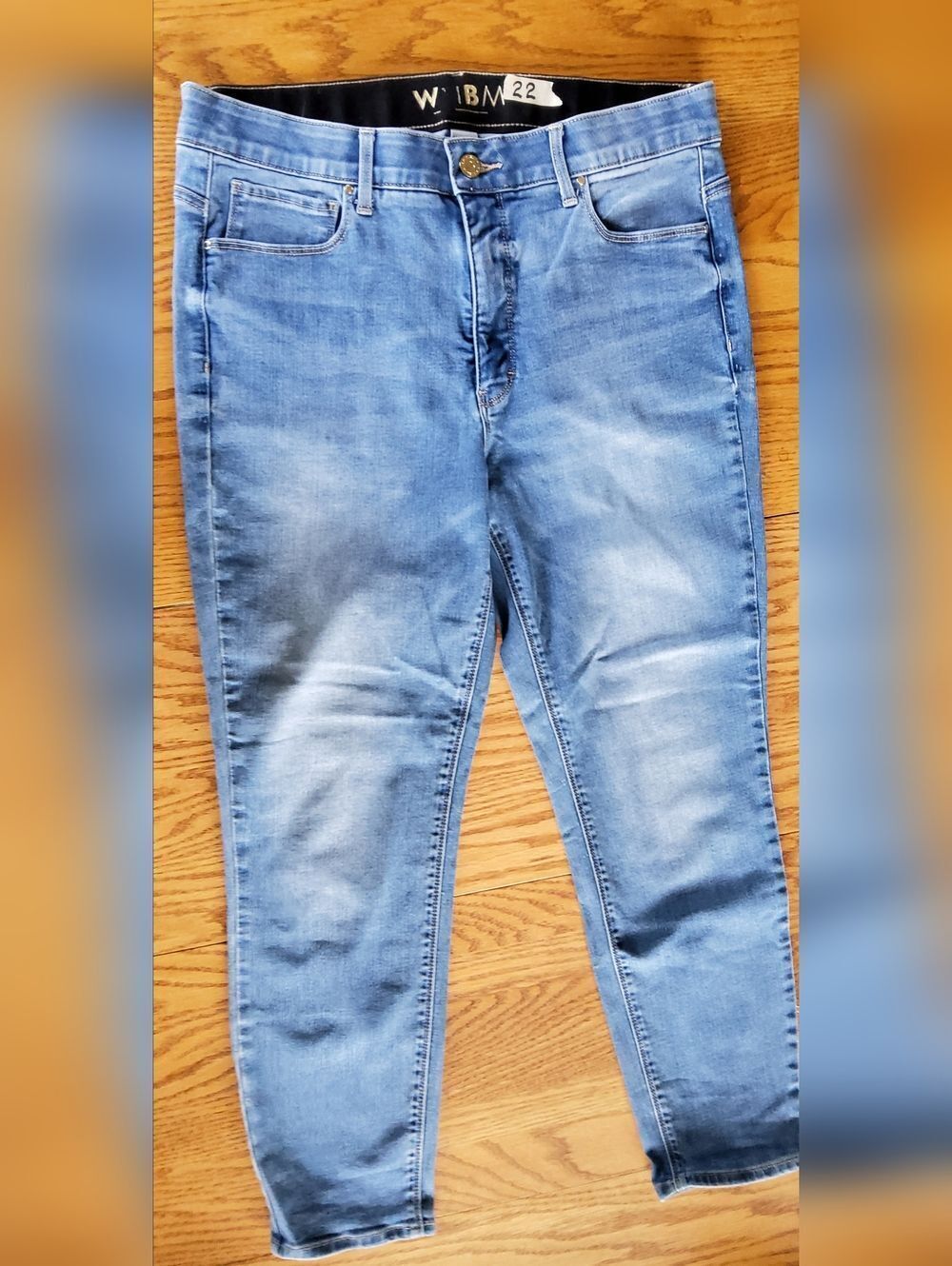 22 White House Black Market Light Blue Women’s Skinny Stretch Jeans